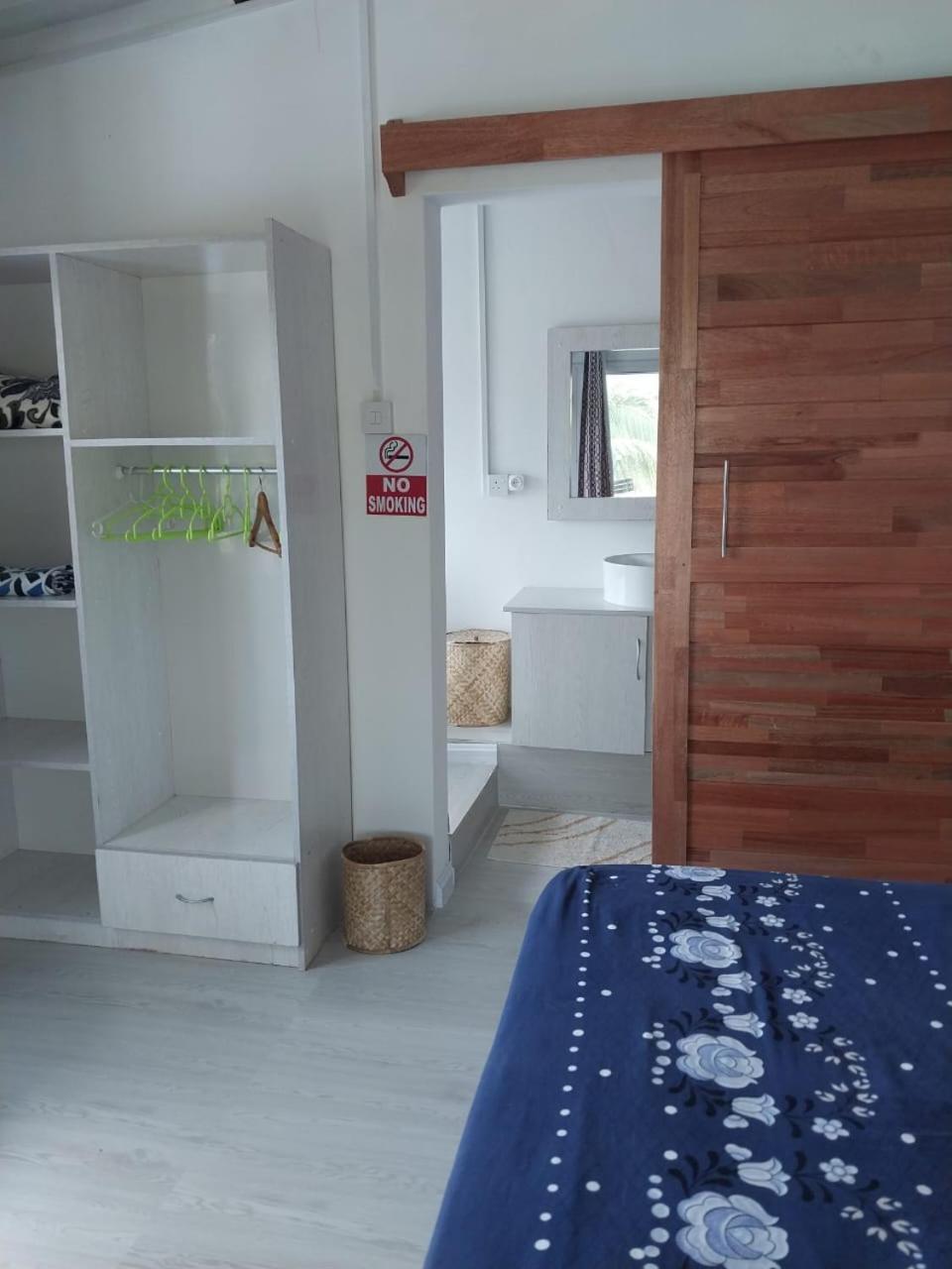 Poisson D'Or Guest House Port Mathurin Bagian luar foto
