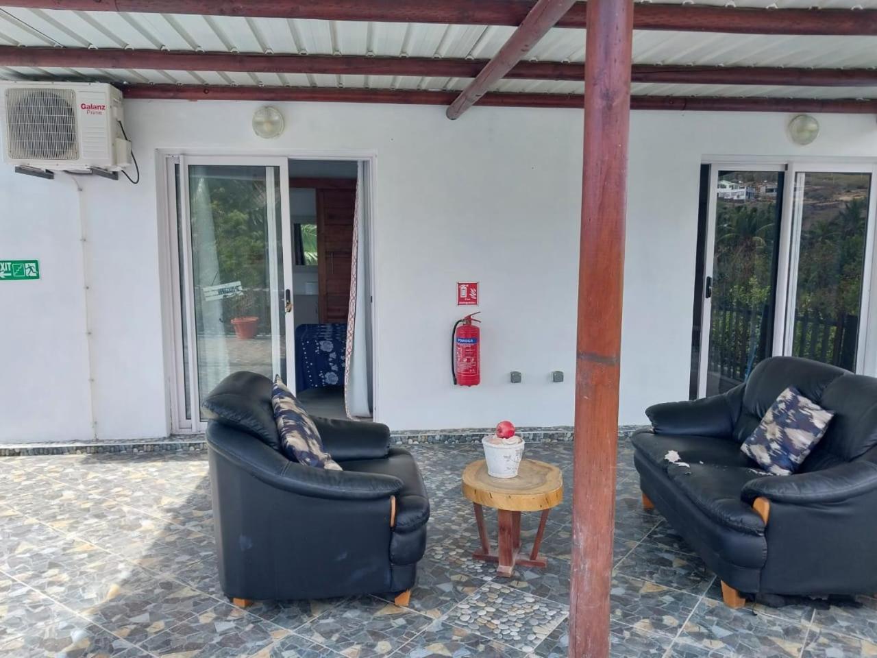 Poisson D'Or Guest House Port Mathurin Bagian luar foto