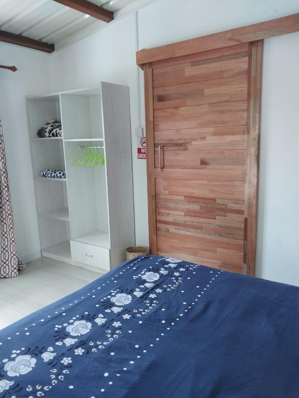 Poisson D'Or Guest House Port Mathurin Bagian luar foto